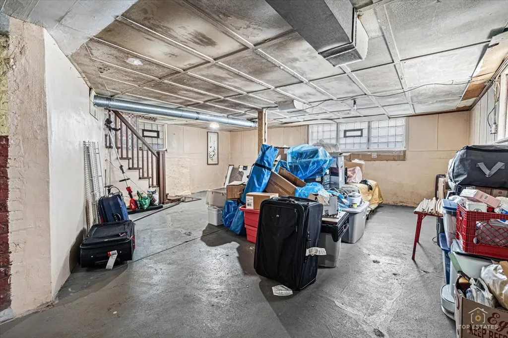 655 West 43rd Place Chicago IL 60609