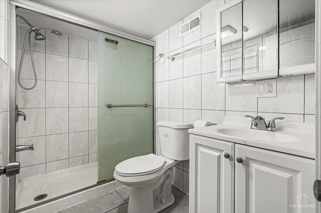 655 West 43rd Place Chicago IL 60609