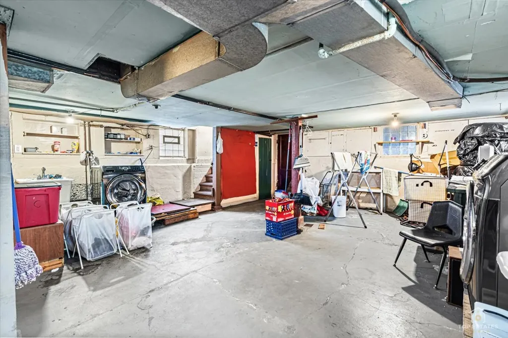 655 West 43rd Place Chicago IL 60609