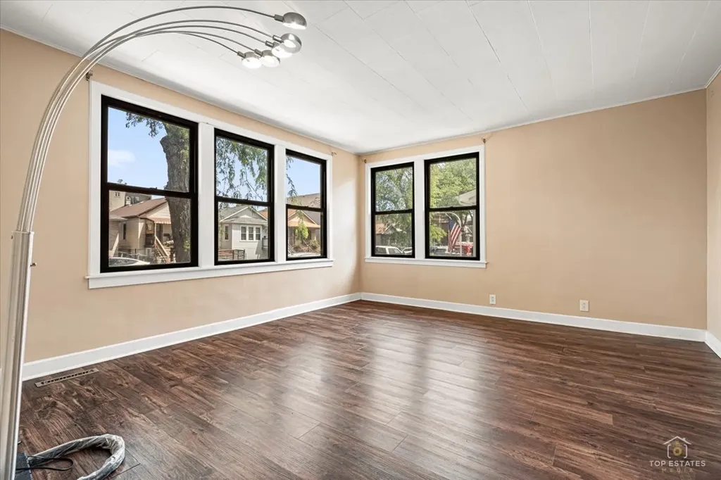 655 West 43rd Place Chicago IL 60609
