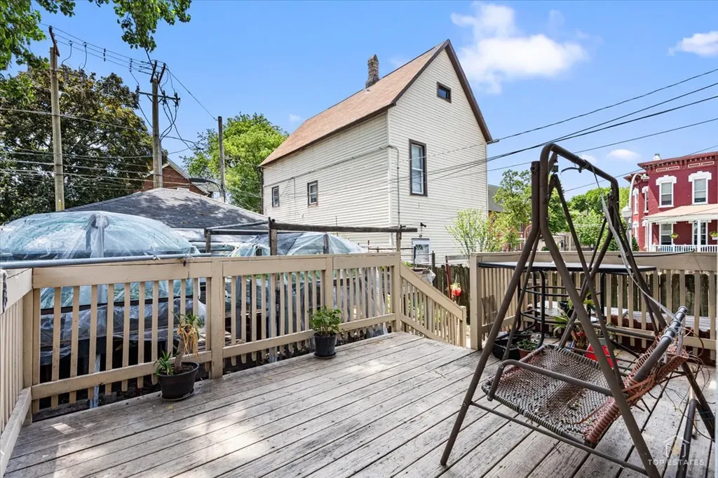 655 West 43rd Place Chicago IL 60609