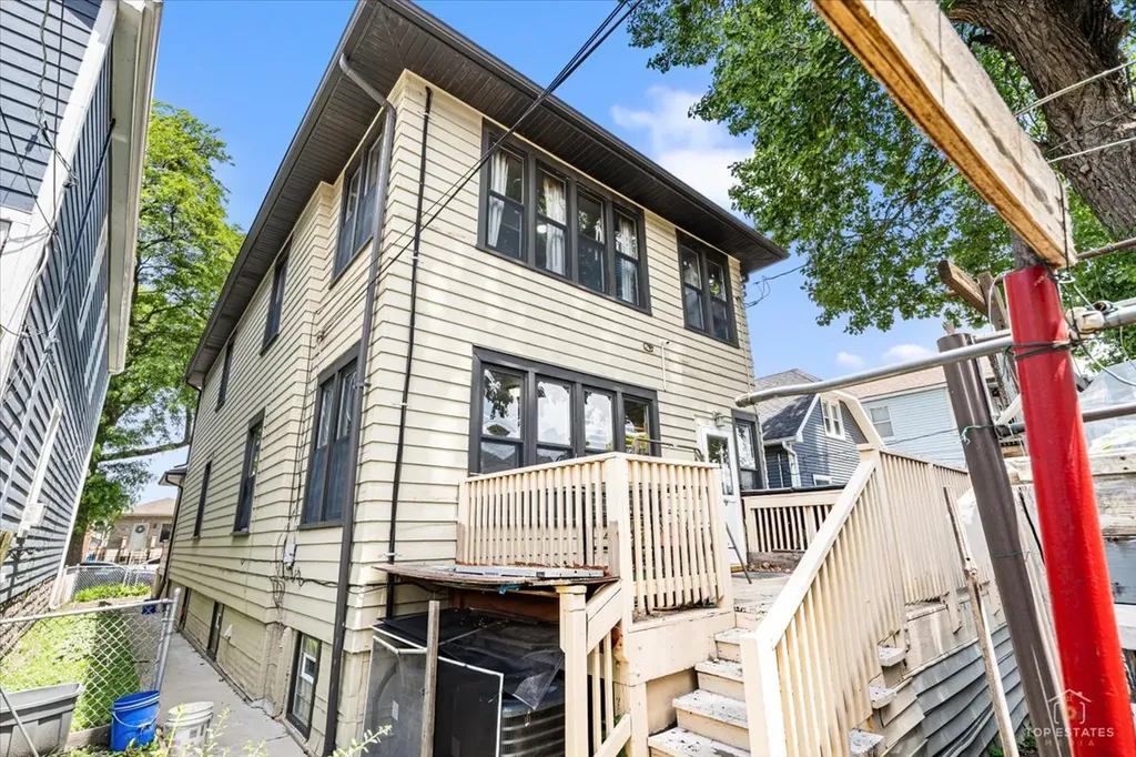 655 West 43rd Place Chicago IL 60609
