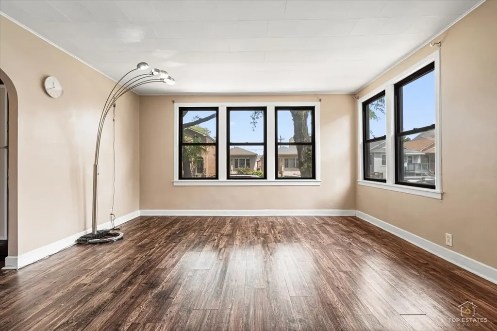 655 West 43rd Place Chicago IL 60609