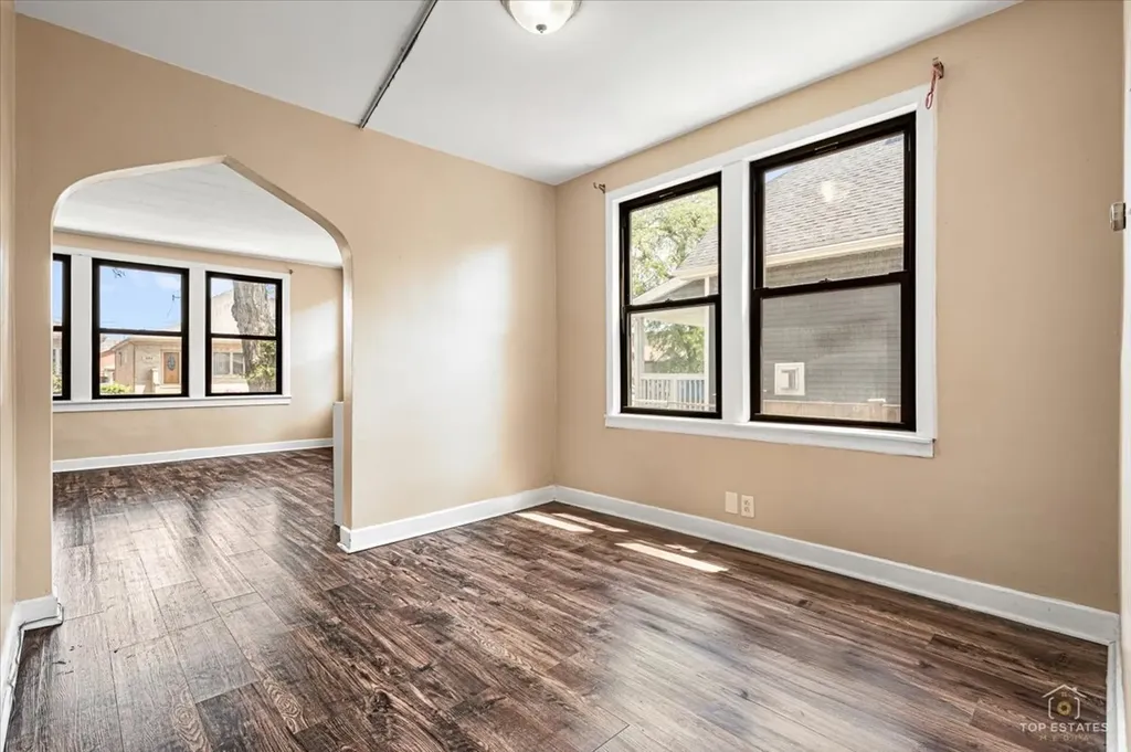 655 West 43rd Place Chicago IL 60609