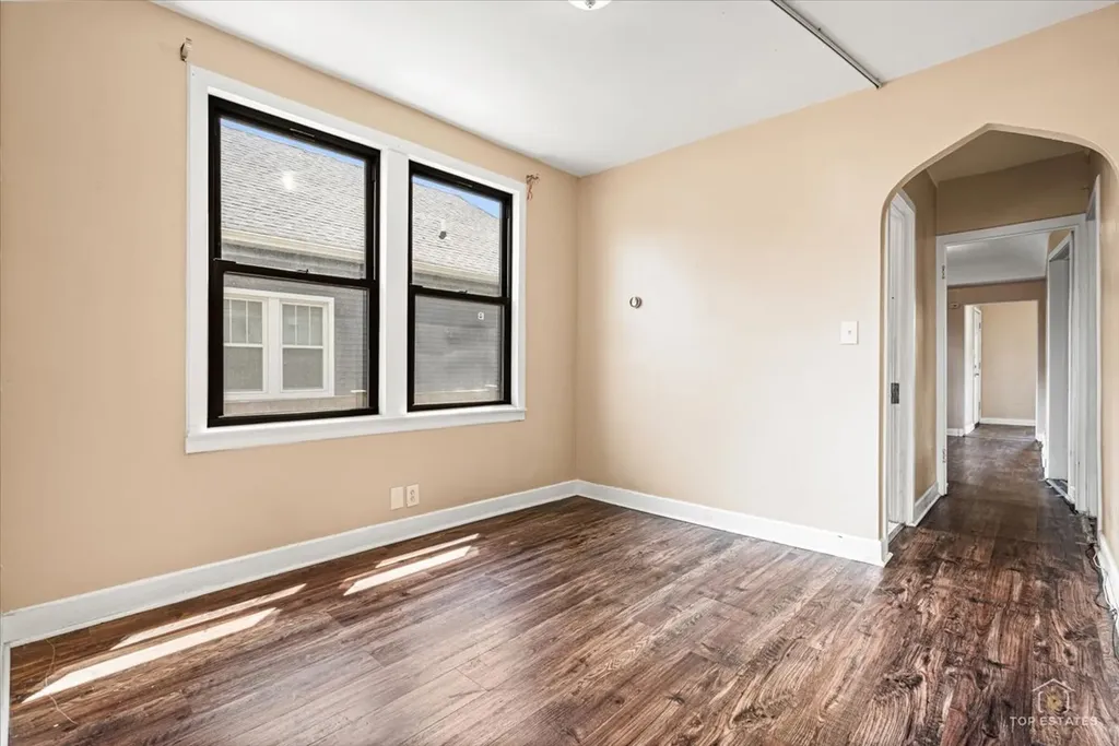 655 West 43rd Place Chicago IL 60609