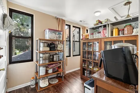 655 West 43rd Place Chicago IL 60609