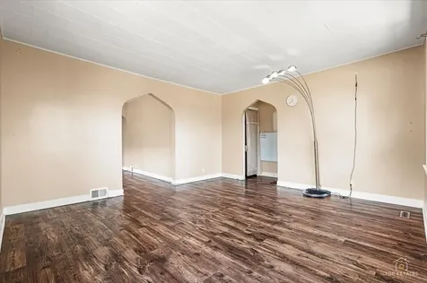 655 West 43rd Place Chicago IL 60609
