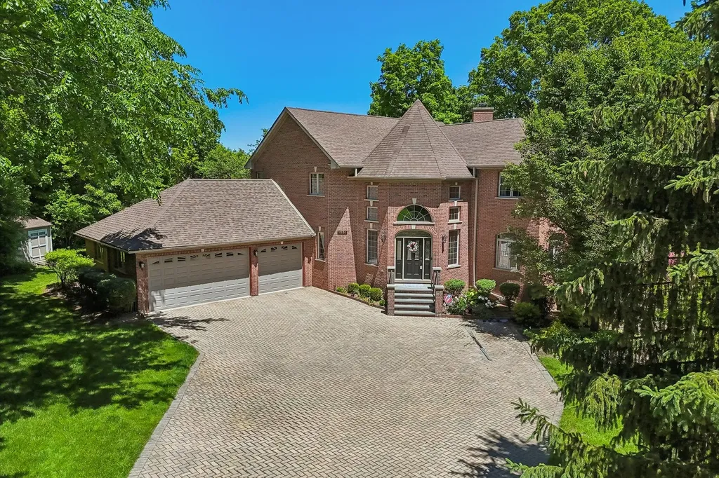 1551 Thorneberry Court Libertyville IL 60048