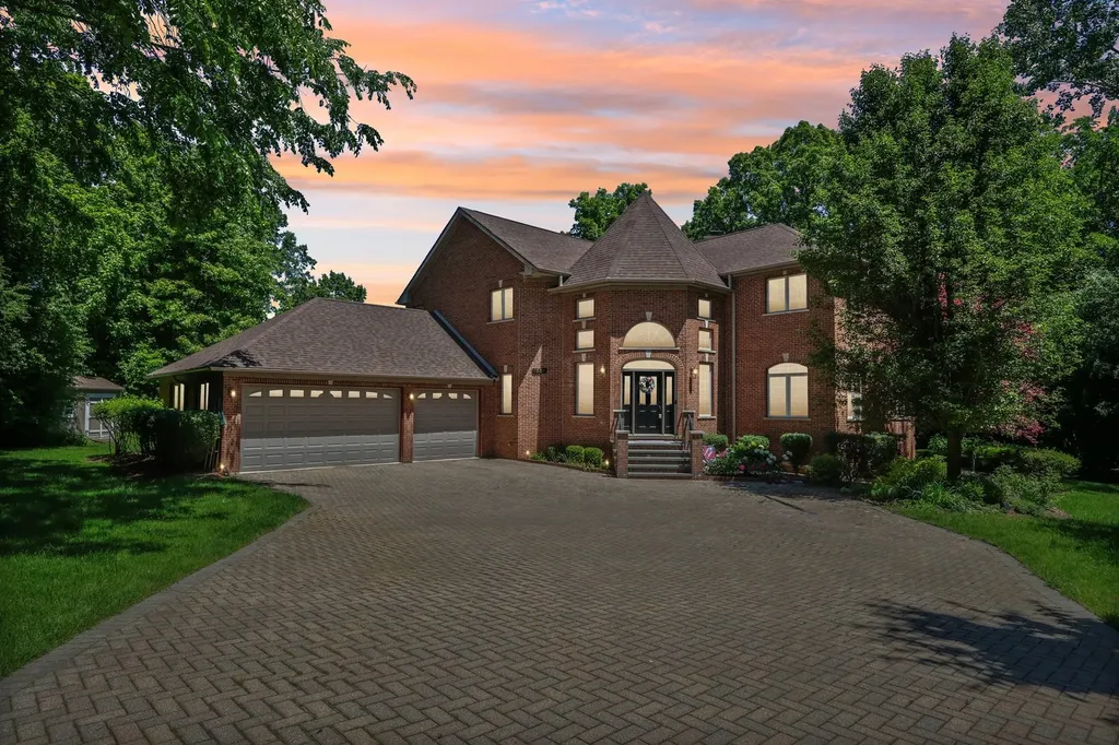 1551 Thorneberry Court Libertyville IL 60048