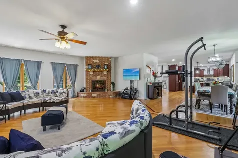 1551 Thorneberry Court Libertyville IL 60048