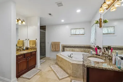 1551 Thorneberry Court Libertyville IL 60048