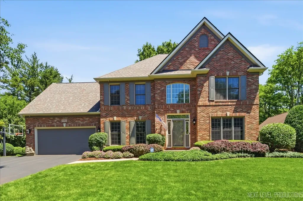 990 Pinecrest Drive Sugar Grove IL 60554