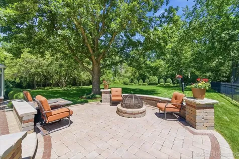 990 Pinecrest Drive Sugar Grove IL 60554