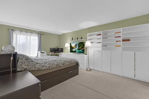 945 East Kenilworth Avenue Palatine IL 60074