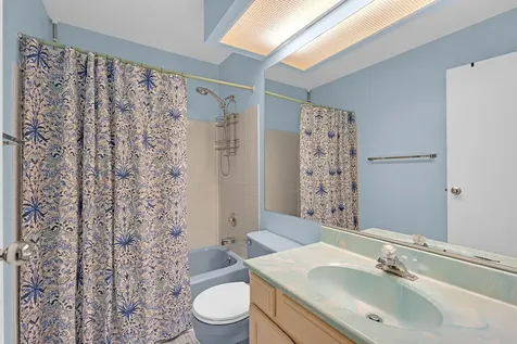 945 East Kenilworth Avenue Palatine IL 60074