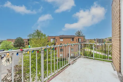 945 East Kenilworth Avenue Palatine IL 60074