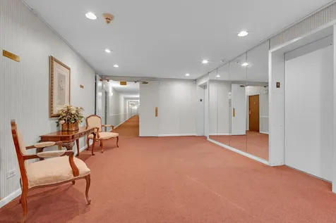 945 East Kenilworth Avenue Palatine IL 60074