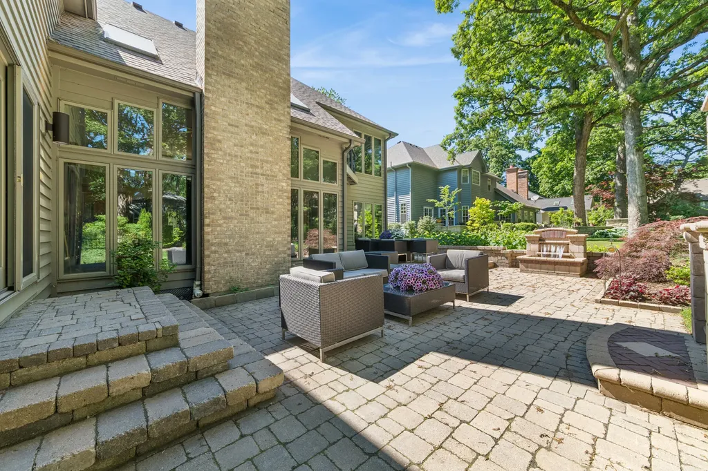 304 Apple River Drive Naperville IL 60565