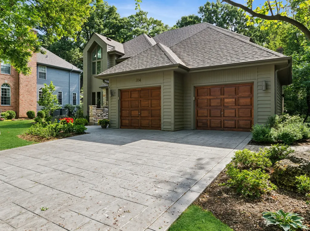 304 Apple River Drive Naperville IL 60565