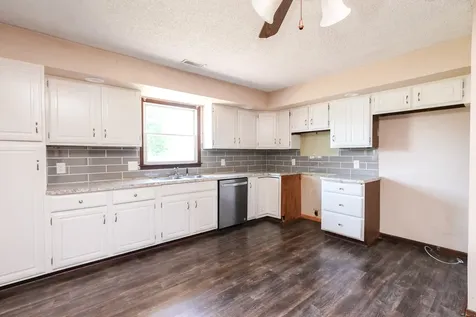 360 Dolly Drive Manteno IL 60950