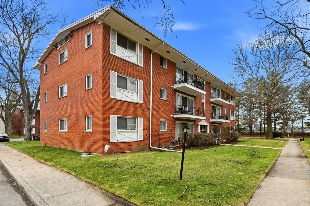 10111 Old Orchard Court Skokie IL 60076