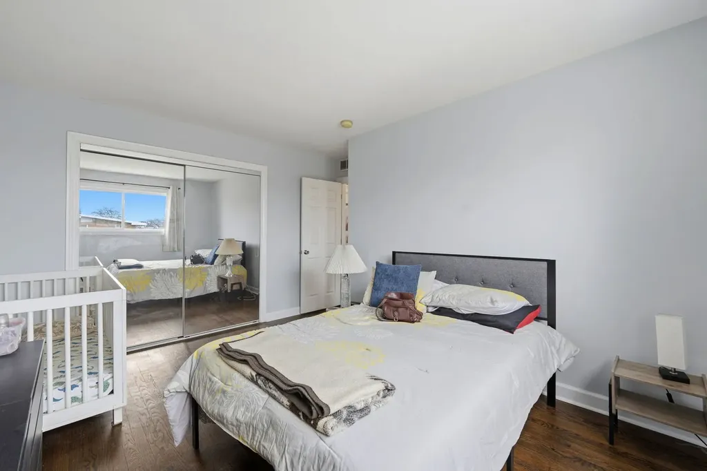 10111 Old Orchard Court Skokie IL 60076