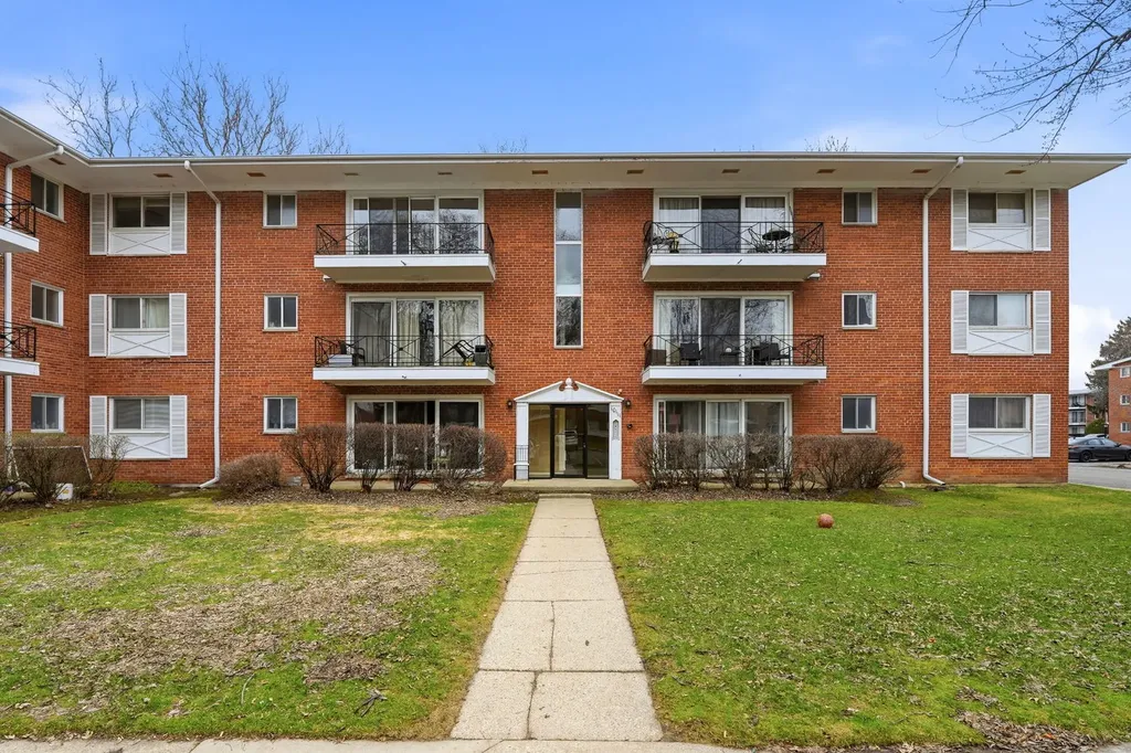 10111 Old Orchard Court Skokie IL 60076