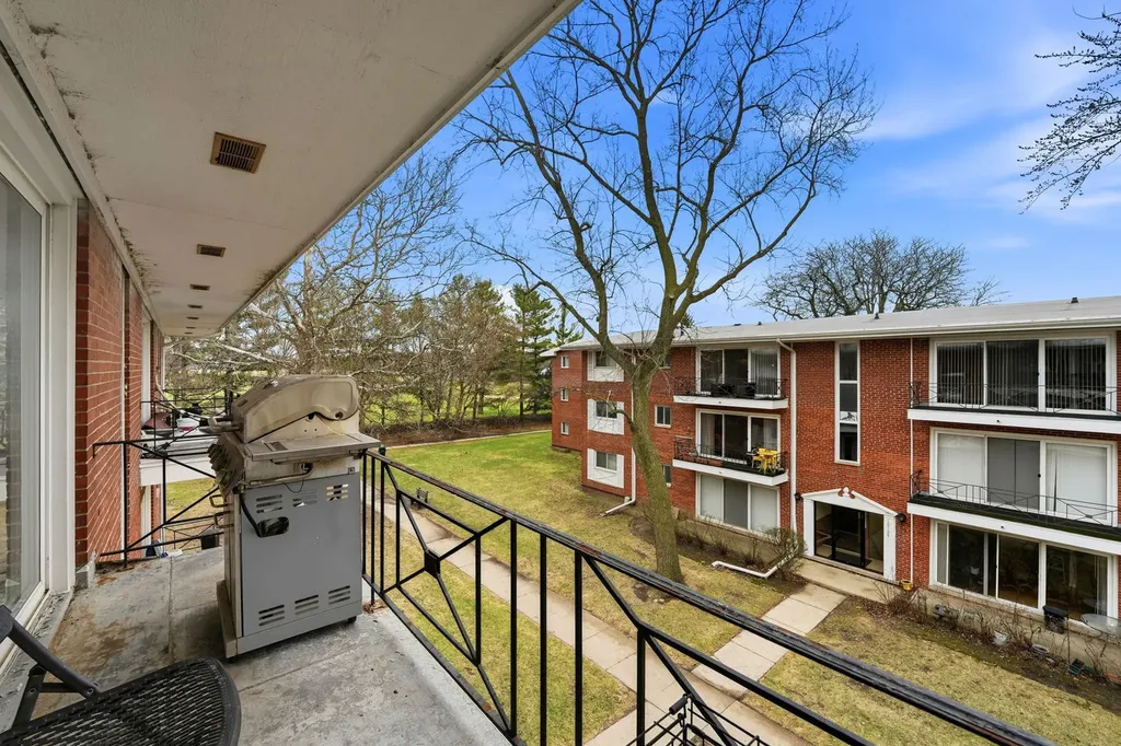 10111 Old Orchard Court Skokie IL 60076