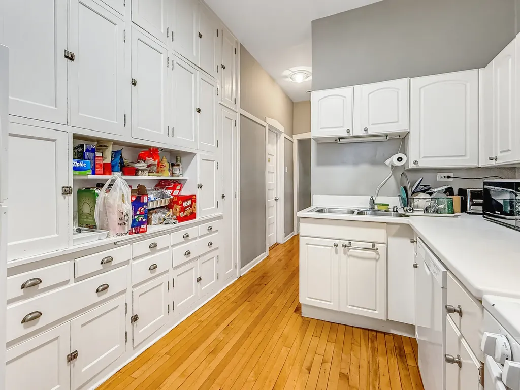 1513 West Addison Street Chicago IL 60613