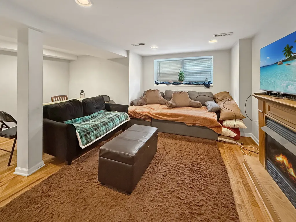 1513 West Addison Street Chicago IL 60613