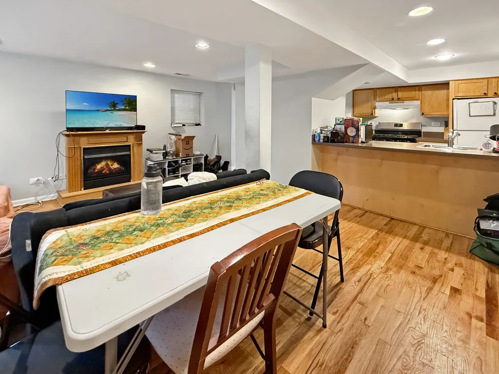 1513 West Addison Street Chicago IL 60613