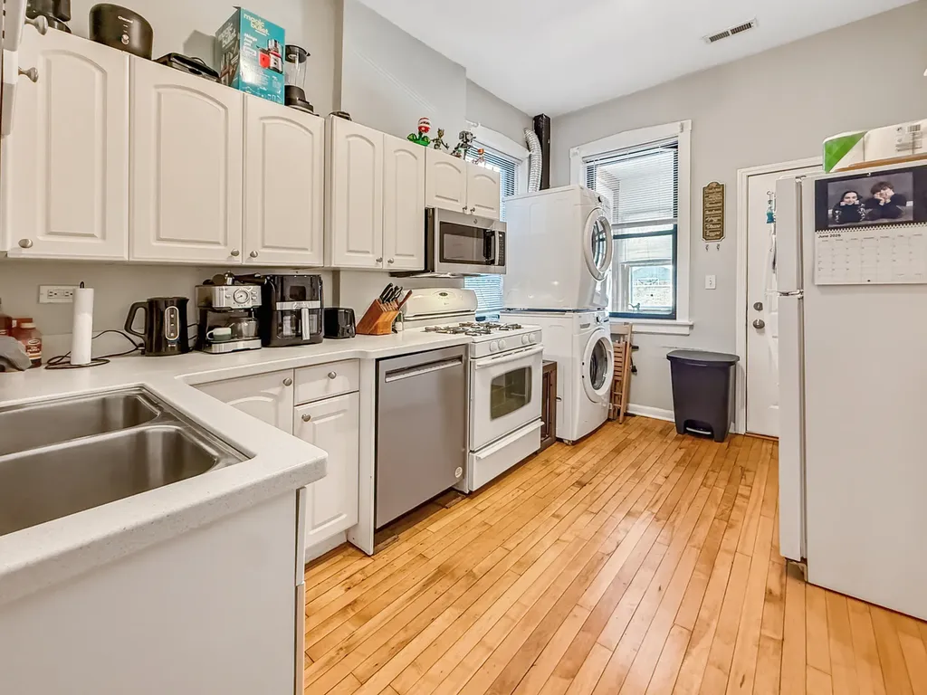 1513 West Addison Street Chicago IL 60613