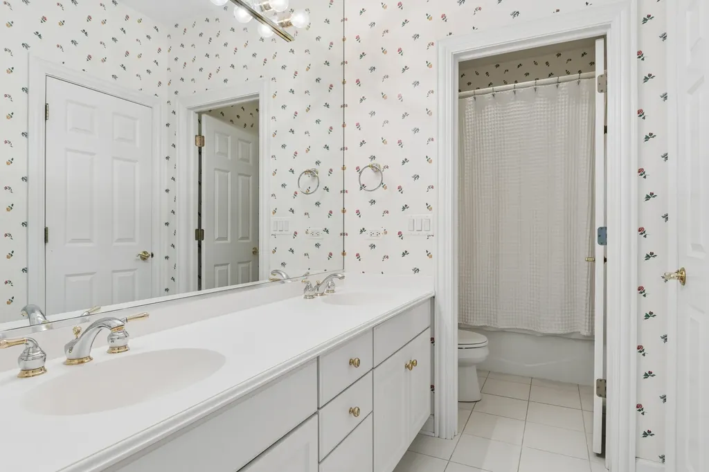 2419 Woodglen Drive Aurora IL 60502