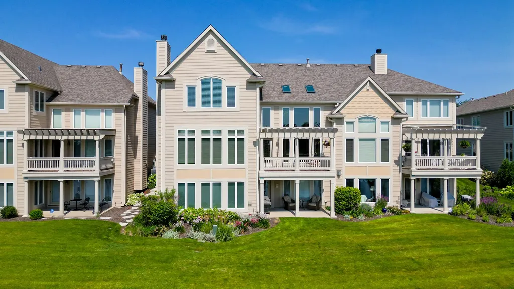 2419 Woodglen Drive Aurora IL 60502
