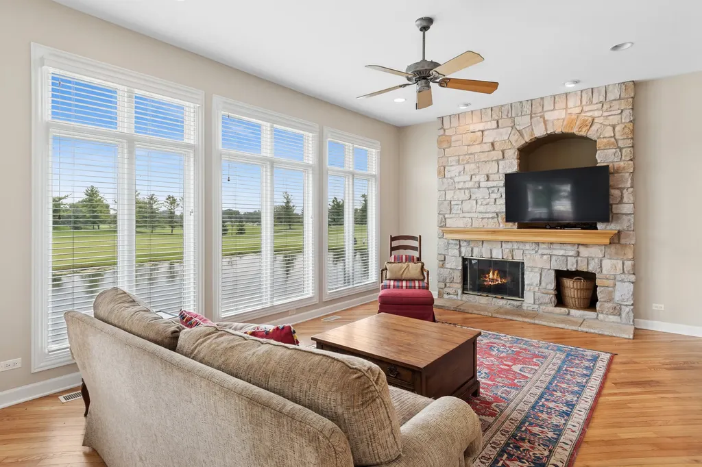 2419 Woodglen Drive Aurora IL 60502
