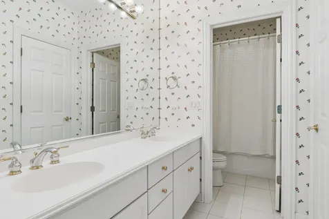 2419 Woodglen Drive Aurora IL 60502