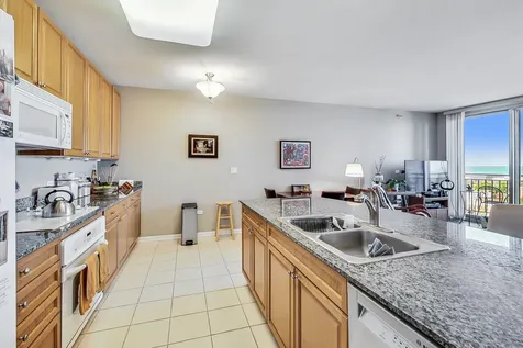 807 Davis Street Evanston IL 60201