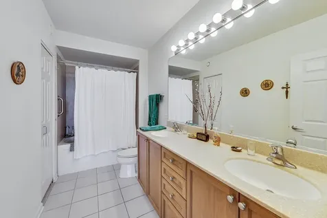 807 Davis Street Evanston IL 60201