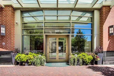 807 Davis Street Evanston IL 60201