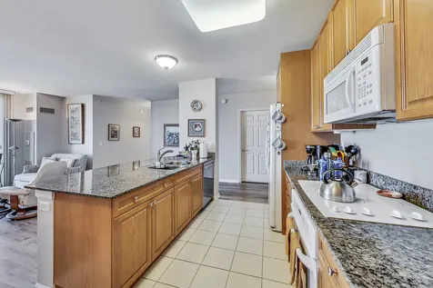 807 Davis Street Evanston IL 60201