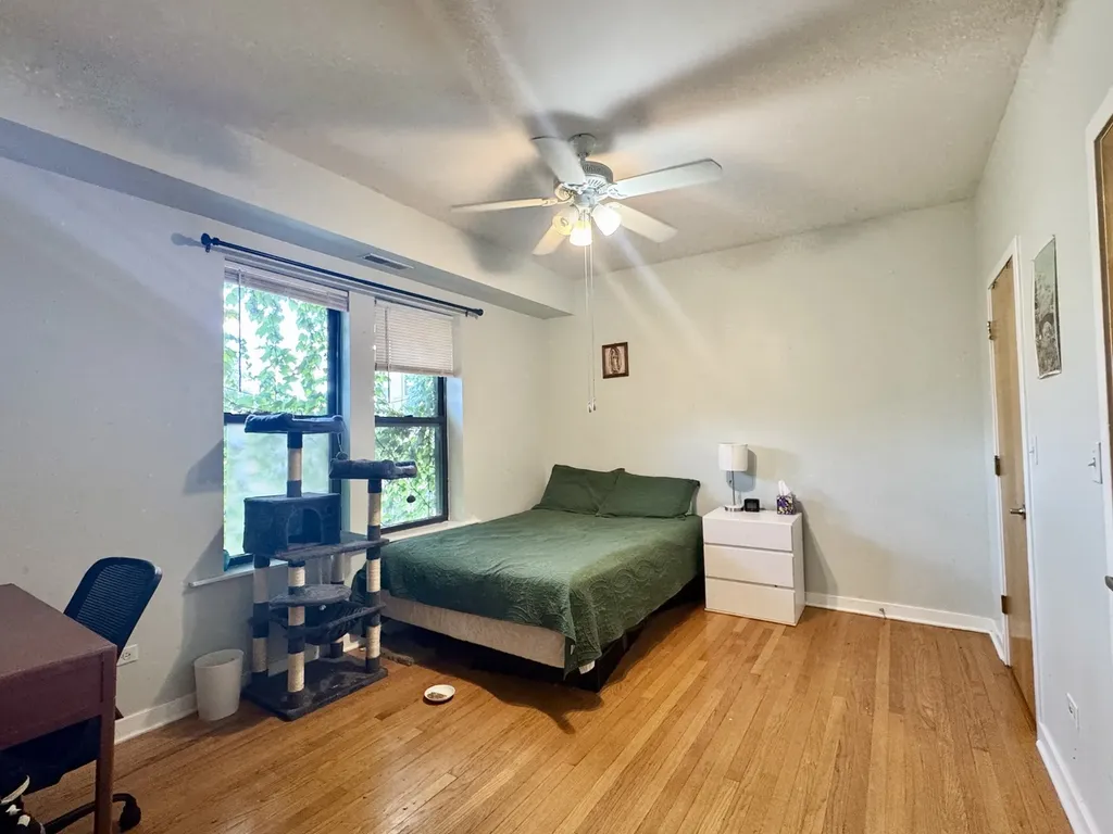 6827 North Lakewood Avenue Chicago IL 60626