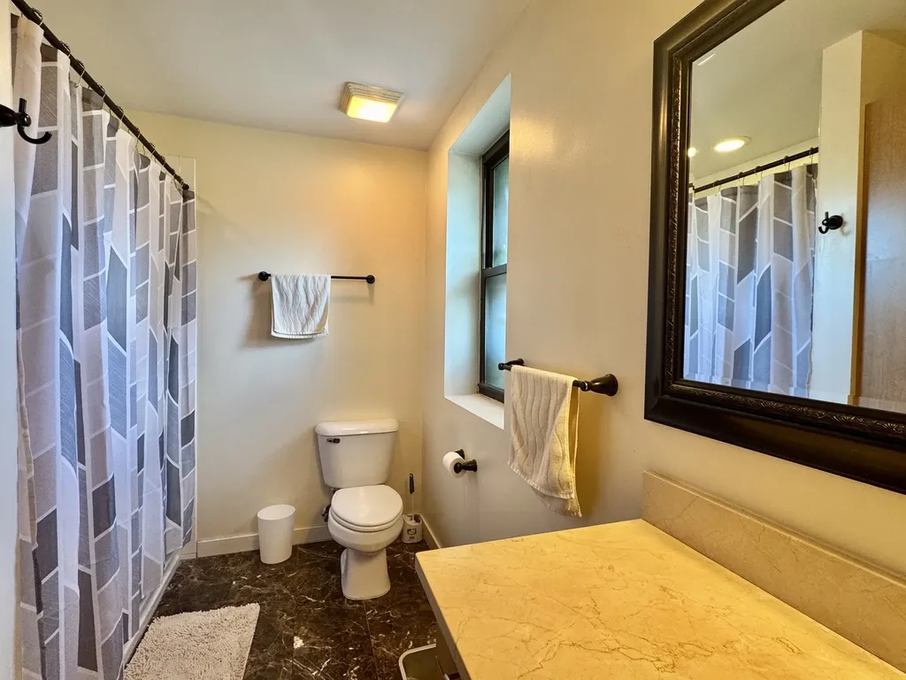 6827 North Lakewood Avenue Chicago IL 60626