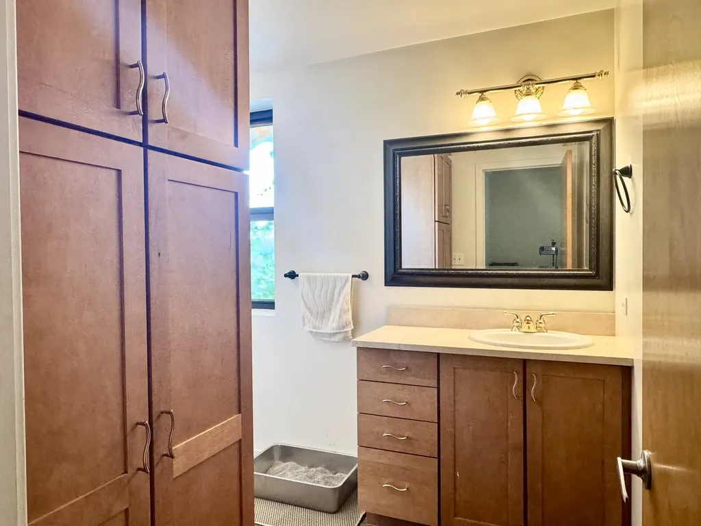 6827 North Lakewood Avenue Chicago IL 60626