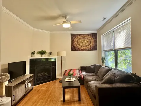 6827 North Lakewood Avenue Chicago IL 60626