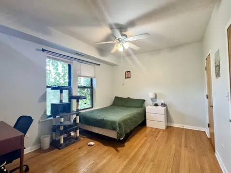 6827 North Lakewood Avenue Chicago IL 60626