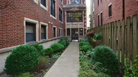 6827 North Lakewood Avenue Chicago IL 60626
