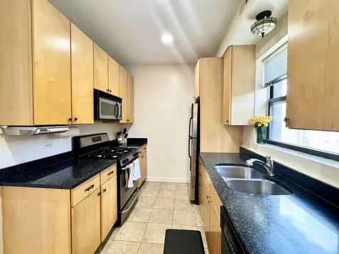 6827 North Lakewood Avenue Chicago IL 60626