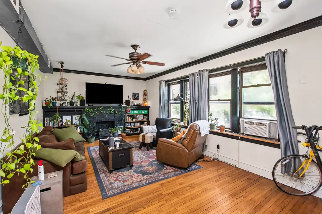 3248 North Lincoln Avenue Chicago IL 60657