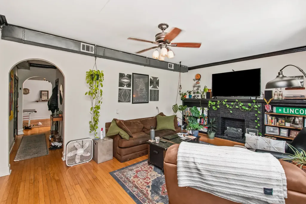 3248 North Lincoln Avenue Chicago IL 60657