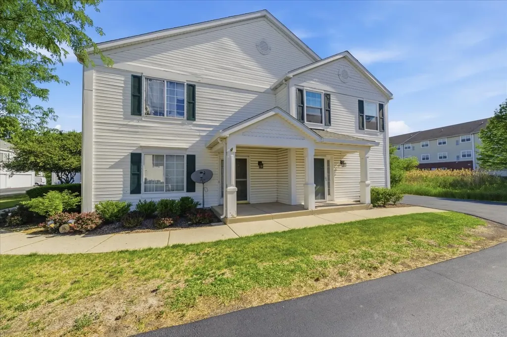 725 Fieldcrest Drive South Elgin IL 60177